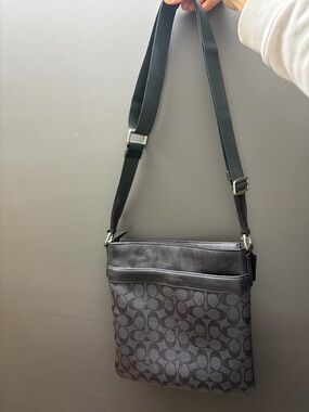 Vintage Coach Crossbody / Messenger bag in black and gray